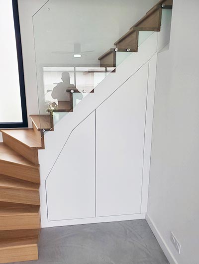 Escalier avec meuble fermé