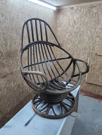 Chaise en osier avant aérogommage