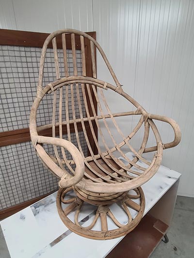 Chaise en osier après aérogommage