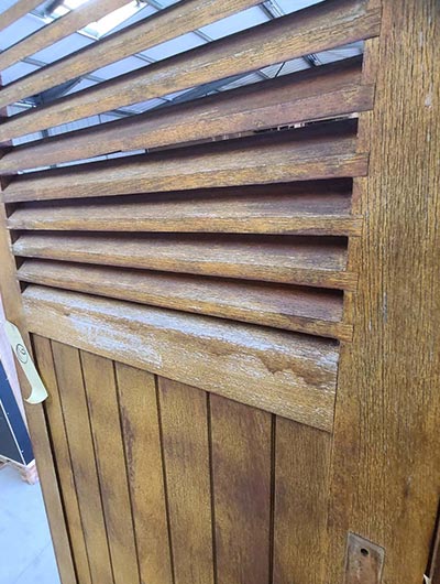 Volet en bois avant aérogommage