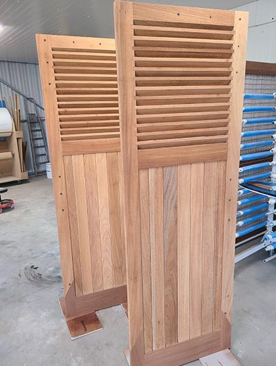 Volet en bois après aérogommage
