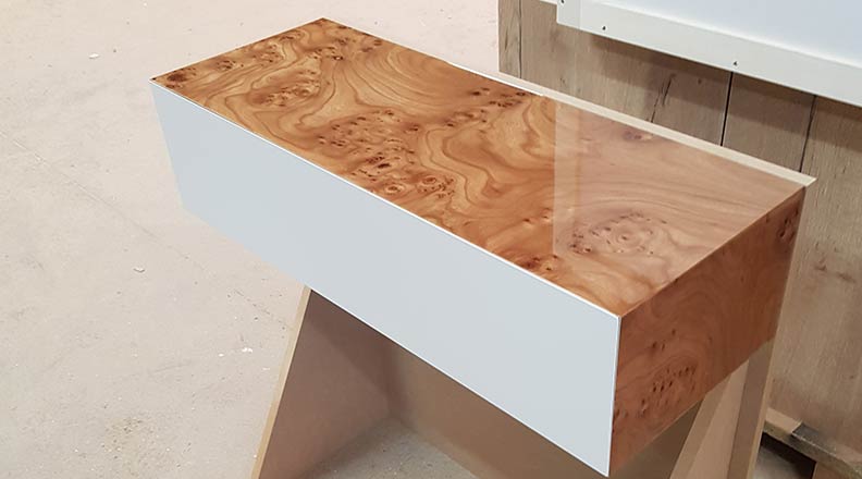 Meuble en bois laqué